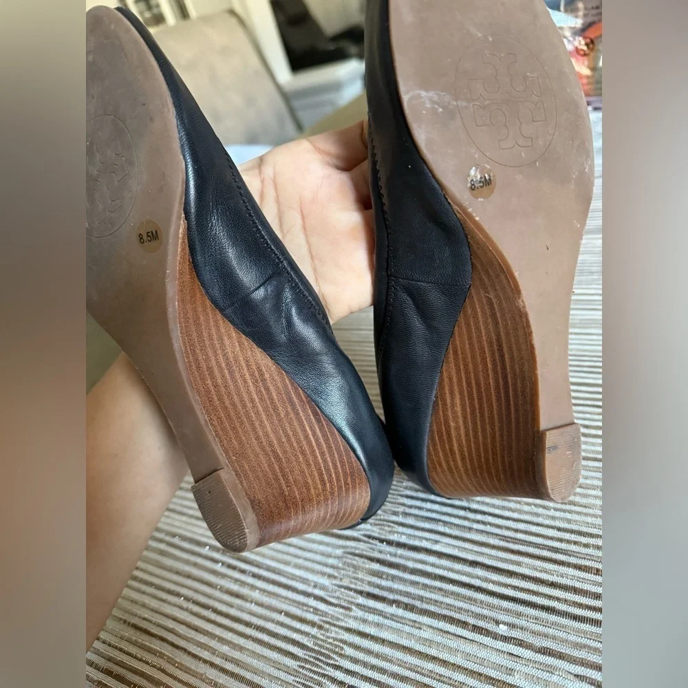 Tory Burch Open Toe Black Leather Wood Wedge Heel Shoes Size 8.5m